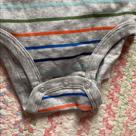 🧸Just one you by Carter’s baby boy bodysuit - Picture 5 of 7